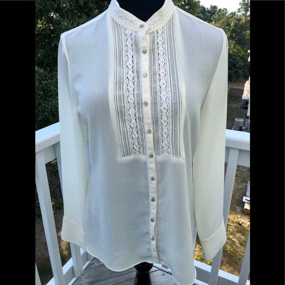 Elegant blouse by Liz Claiborne in size 10 - Picture 1 of 3